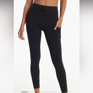 Vuori daily pocket legging